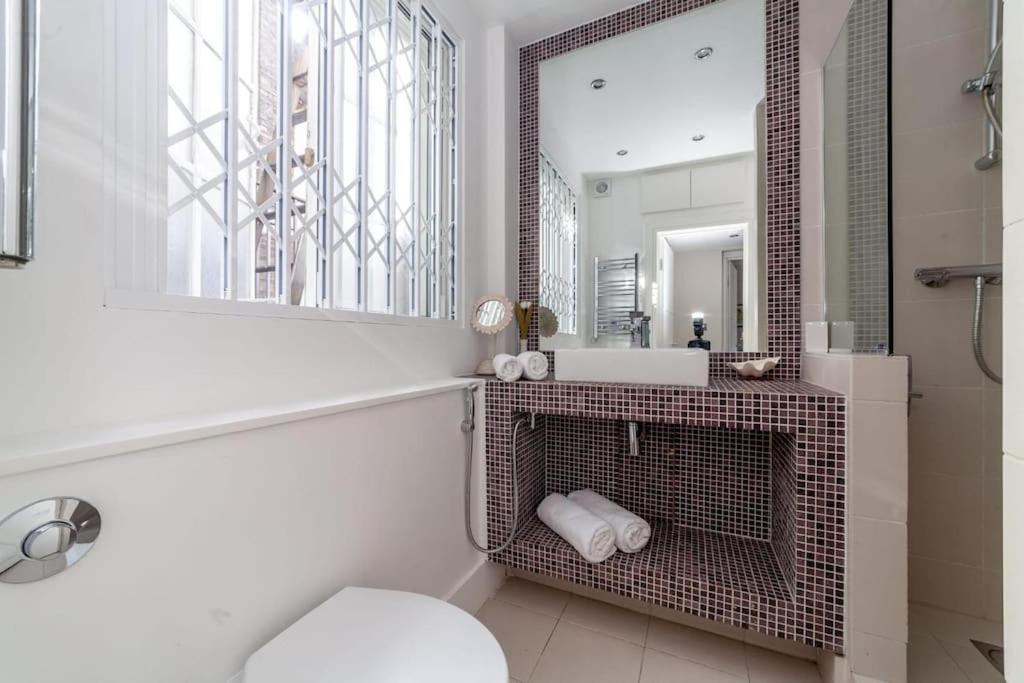 Elegant 2 Bedroom Apartment, Steps From History & V&a Museums, 2 Bathroom & 2 Elevators Apartamento Londres